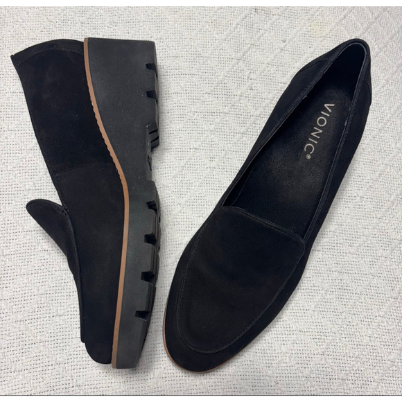 Vionic Shoes - EUC Vionic “Ava” Black Suede Wedge Pump Apron Toe Size 9 Normcore Preppy